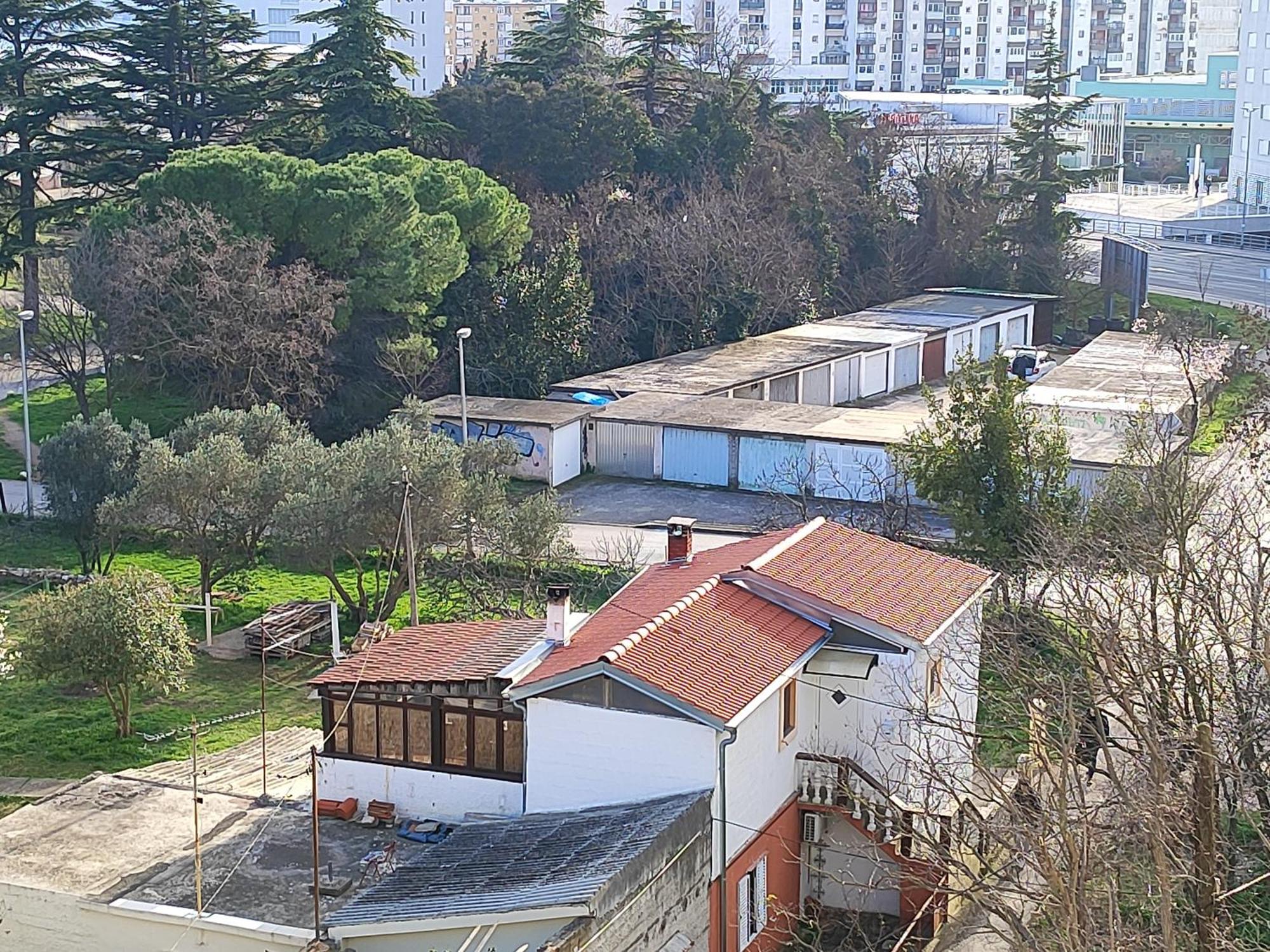 Apartment Zara With Garage Exterior photo